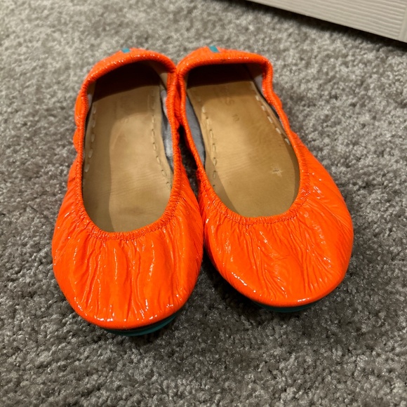 Tieks Neon Orange Atent - Picture 1 of 3